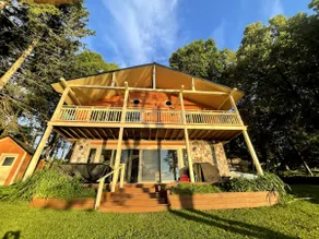 The Ice House - An UPscale U.P. lake home - Image 2