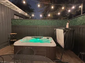 Modern Luxury Oasis - Private Hot Tub, Sauna & Gym - Image 2