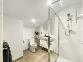 Stunning Apartment perfect for works stays - Image 5
