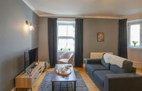 The Gallery Apartment - Spacious, Town Centre, Walkable to Ferry Terminal, - Image 2