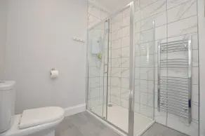 The Gallery Apartment - Spacious, Town Centre, Walkable to Ferry Terminal, - Image 3