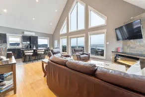 Tidal Bay Chalet -ocean view*hot tub*games room - Image 2