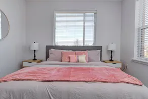 *LUXURY WALK IN THE PARK-3* - 1 KING BED - Image 3