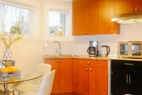 Burnaby Cozy suite Near Skytrain - Image 5