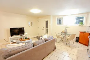 Burnaby Cozy suite Near Skytrain - Image 4