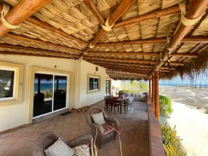 Charming Beach Bungalow with Ocean View, Starlink and AC! - Image 2