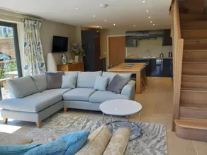 Cedar Barn - perfect for family & groups - Image 3