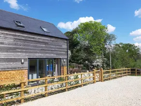 Cedar Barn - perfect for family & groups - Image 5