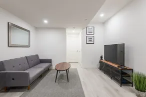 Perfect Getaway *Beautiful Comfy Private 1BR Suite - Image 3