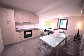 Best Location - Deluxe 2 bedroom apartment - Image 3