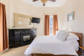 HISTORIC COMFY CONDO- Heart of Ellicottville, Self Checkin - Image 2