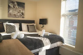 Spacious 4-bed house in Crewe by 53 Degrees Property, ideal for Contractors & Business, FREE parking - sleeps 7 - Image 5