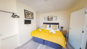 Spacious 4-bed house in Crewe by 53 Degrees Property, ideal for Contractors & Business, FREE parking - sleeps 7 - Image 4