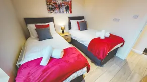 Spacious 4-bed house in Crewe by 53 Degrees Property, ideal for Contractors & Business, FREE parking - sleeps 7 - Image 3