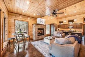 Last-Minute Escape • Private Hot Tub • Game Room - Image 5
