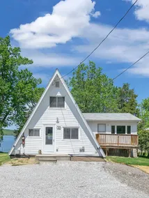 Lakefront detached house on the little lake - Image 2