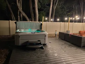Charming Cottage-Private Hot tub, Dock&Pool Access - Image 3