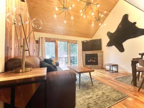 River Front! New Remodel - Hot Tub! 3 min to RMNP - Image 5