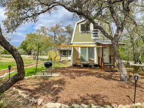 Colorful Artistic Cabin in Canyon Lake! - Image 4