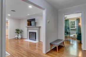 HUGE ranch style house with an MCM flare! - Image 3