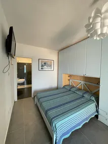 Sea front apartment with private access to beach - Image 5