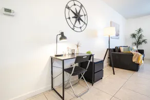 10 min to MIA Modern 1BR w/Parking Washer/Dryer - Image 3