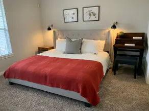 Newly Furnished 1BR Unit w/ Hermann Park View - Image 3