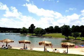 Fun Lake Getaway with Breathtaking Views - Image 4