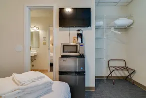 Historic College Suite, Close to Downtown Nash! - Image 2