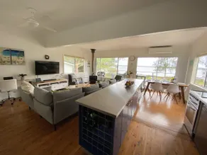 Absolute lakefront house - enjoy the sunrise - Image 2
