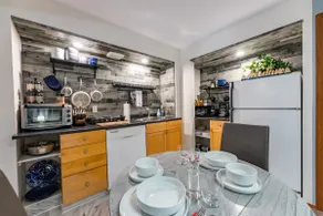Forest's Edge Private Suite - Kitchenette & BBQ - Image 4