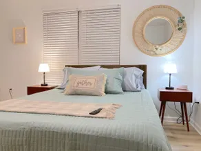 Bright Townhome with THREE KING-SIZE beds - Image 2