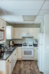 Bay Breeze Apartment across from Waterfront - Image 3