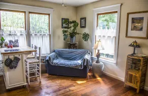 Hidden Gem! Sunny, Relaxing, Two-Room Apartment - Image 3