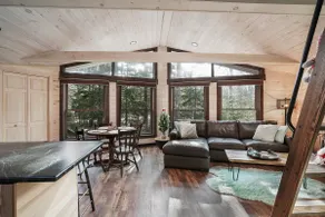 Cozy Chalet/close to lake/wood stove/pets ok - Image 5