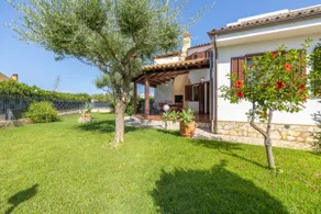 Garden Villa near the beach - Image 3