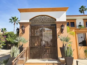 In the heart of Todos Santos + beach/pool access - Image 2