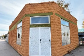 Historic Bakery Storefront-Private Yard & Laundry - Image 5