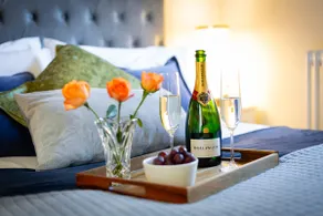 Luxury Stay, Aircon, Central, Parking, Garden - Image 4