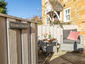Luxury Stay, Aircon, Central, Parking, Garden - Image 3