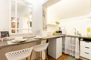 Farmhouse Style unit with Private Courtyard - Image 5