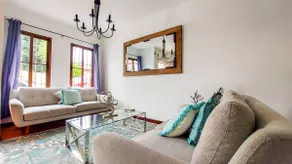 ★COZY Vintage Little Villa★ w/Pool/Volcano Views - Image 4