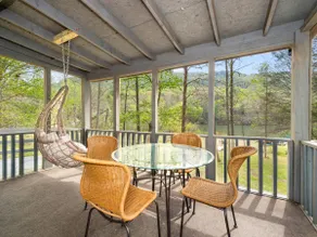 Lakehouse w Boat, SUPs, Kayaks, Hot tub, Firepit, Fireplace, Resort - Image 4