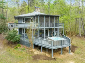 Lakehouse w Boat, SUPs, Kayaks, Hot tub, Firepit, Fireplace, Resort - Image 2
