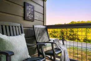 Great location! Cabin w/Game Room & Hot tub - Image 3
