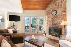 Dog-Friendly Escape Near Slopes & Golf - Image 3