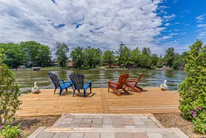 Cozy Waterfront Renovated Cottage Escape - Image 3