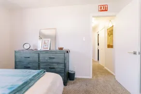 Cozy Yellow Home - 2BD near Zion - Image 4