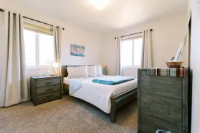 Cozy Yellow Home - 2BD near Zion - Image 3