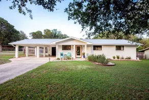 Updated on an Acre — 1 mile to Gruene + the River! - Image 5
